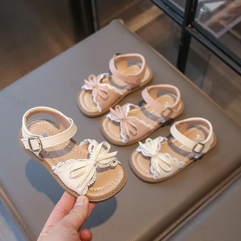 

Girl's Sweet Lace Bow Design Princess Sandals 2025 Korean Edition Summer Fashion Children's Soft Bottom Outdoor Beach Cool Shoes
