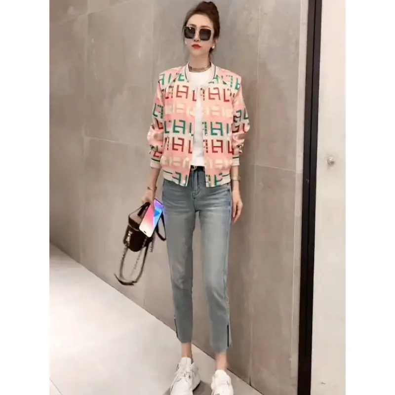 Modna i ekskluzywna kurtka baseballowa 2025, nowa jesienna różowa kurtka rozpinana z literami i zamkiem błyskawicznym.