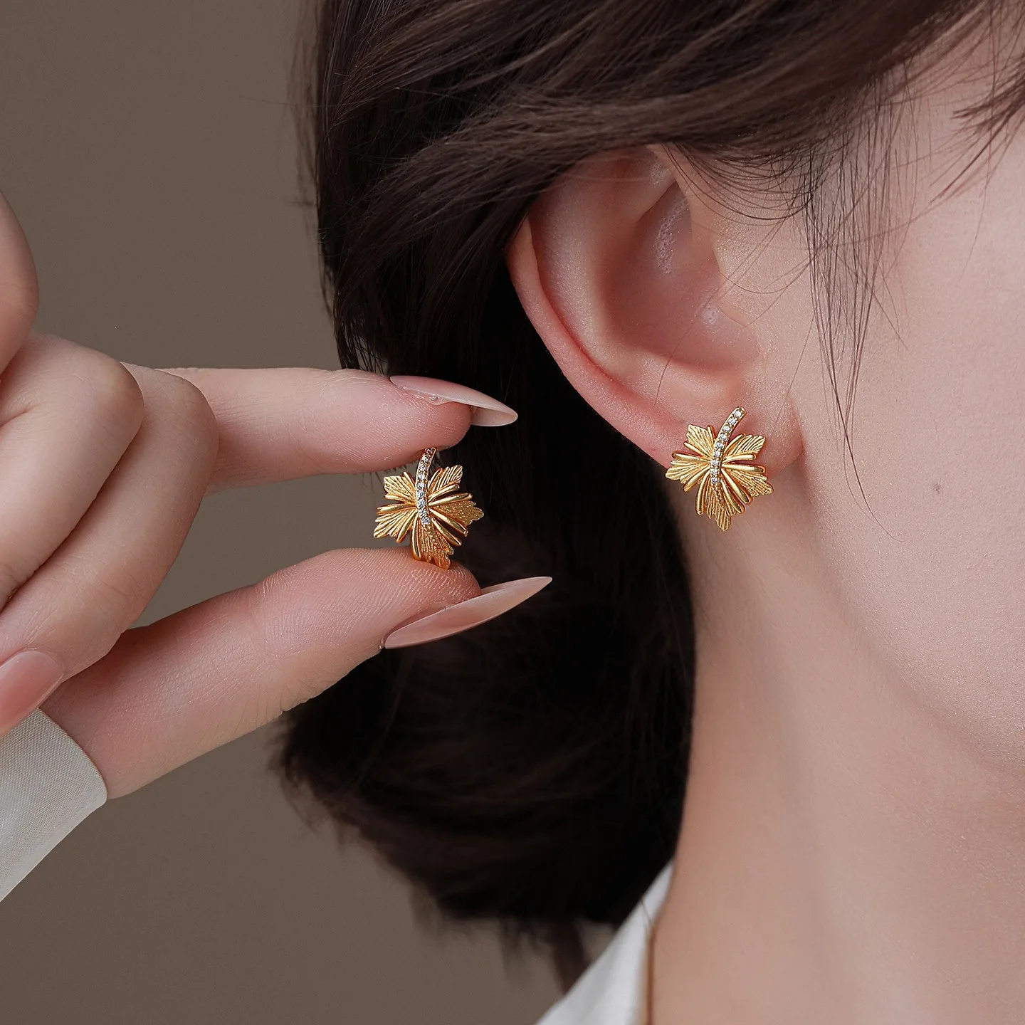 New model Subtle design sense Luxury with a touch of elegance Fashion Versatile Exquisite Gold color Maple leaves Alloy Earrings