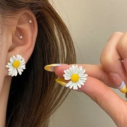 Trendy Sweet Cute Daisy Stud Earrings For Women Girls Korean Fashion Asymmetric Flower Earrings Yellow White Green Party Jewelry