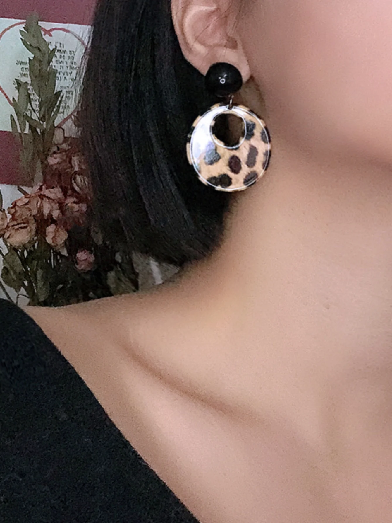 A Pair of Round Hollow Wild leopard Print Vintage Unique Temperament Earrings