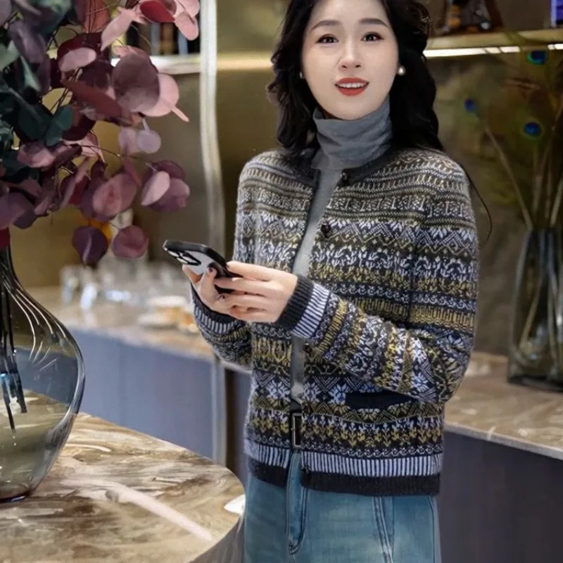 

Autumn and Winter Women's Retro Fashion Jacquard Knitted Cardigan Ethnic Style Sweater Jacket Top