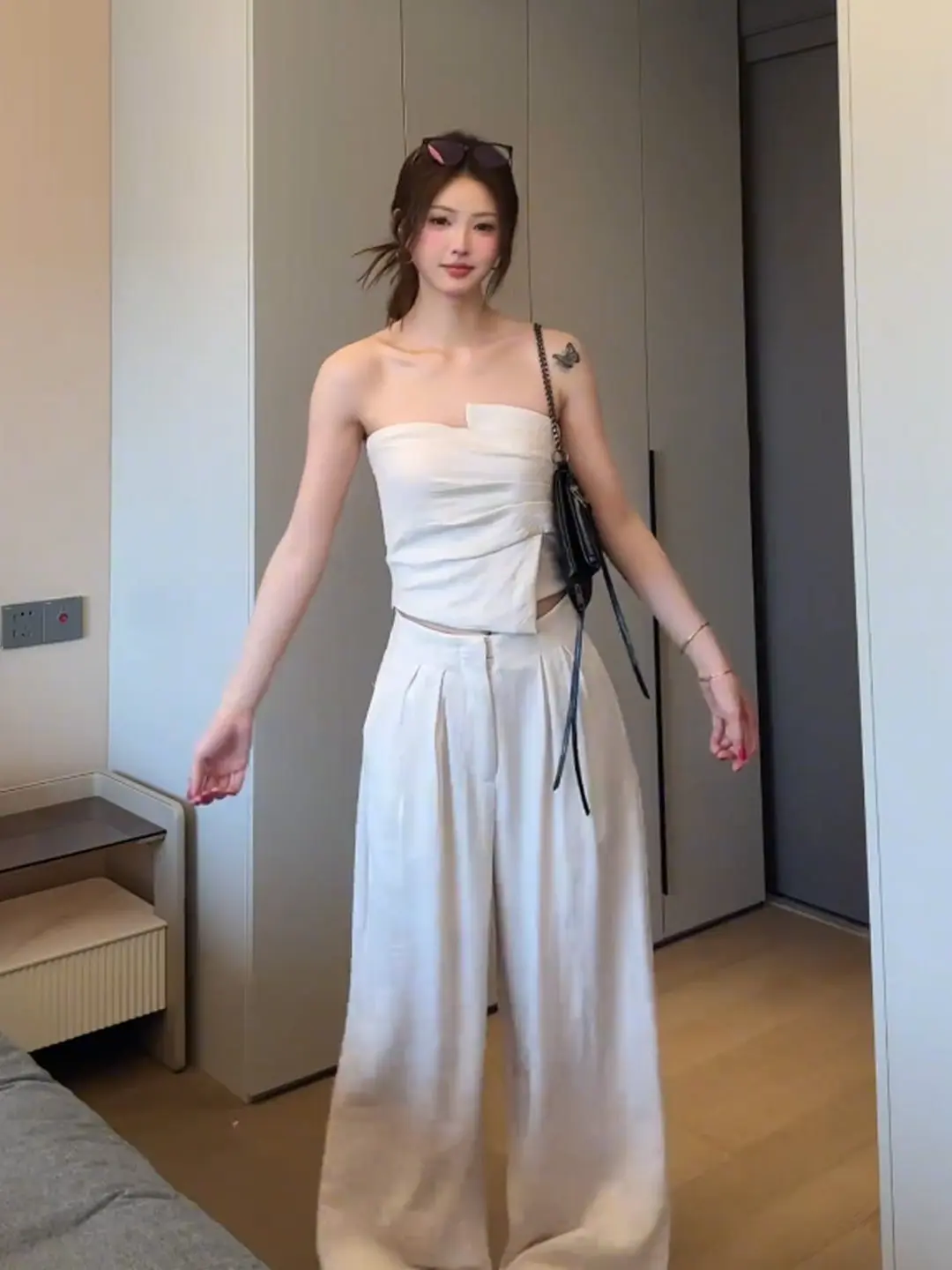

Sexy Trendy Girl Irregular Pleated Wrap Top High Waist Wide Leg Pants Set Women's Summer Casual White Fashion Ensemble