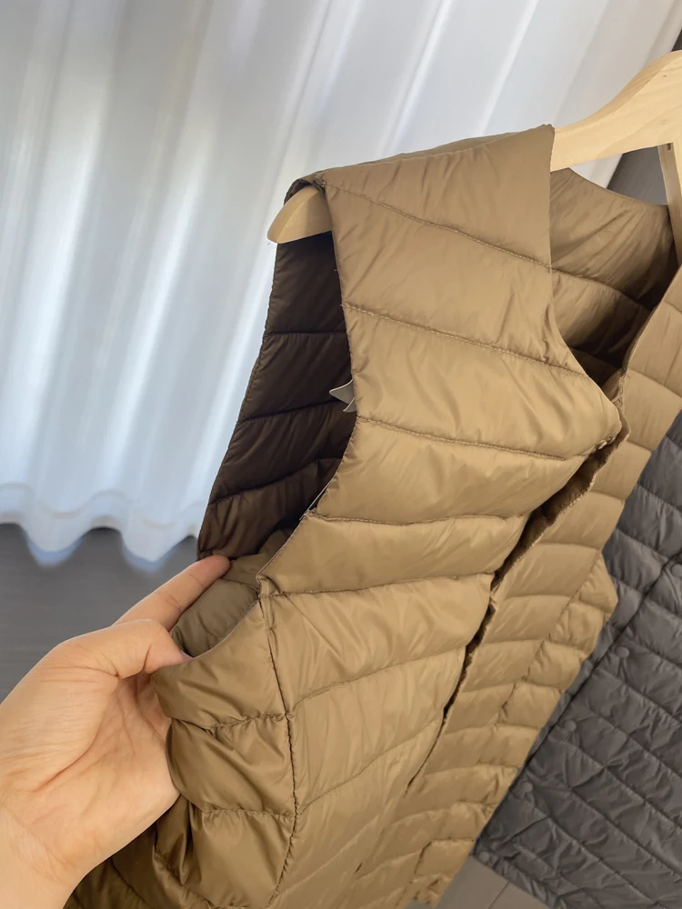 Men's Lightweight Warm Duck down Vest Fashionable Urban Style Thickened V-neck Pure Color Casual Leisure Winter Jacket