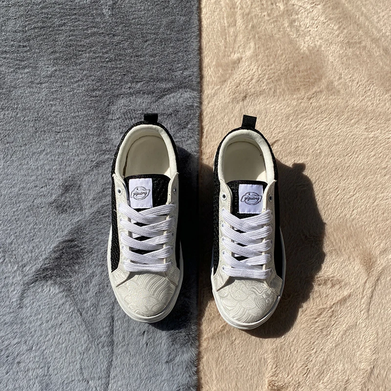 

Black and white corrugated embroidered canvas shoes thick soled soft soled comfortable shoes China-Chic style breathable