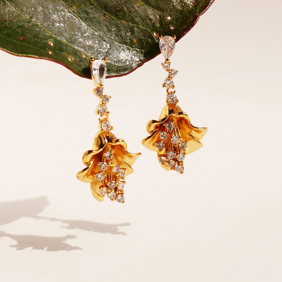 Flower Earrings French Retro Niche Yellow Trumpet Earrings Fashionable and Exquisite Micro Inlaid Zircon Women's Jewelry