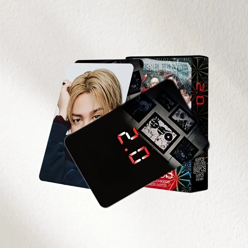 

Immerse yourself in the rich content of the new world of Stars！92Set of material packs | Including60A still image card and32Stic