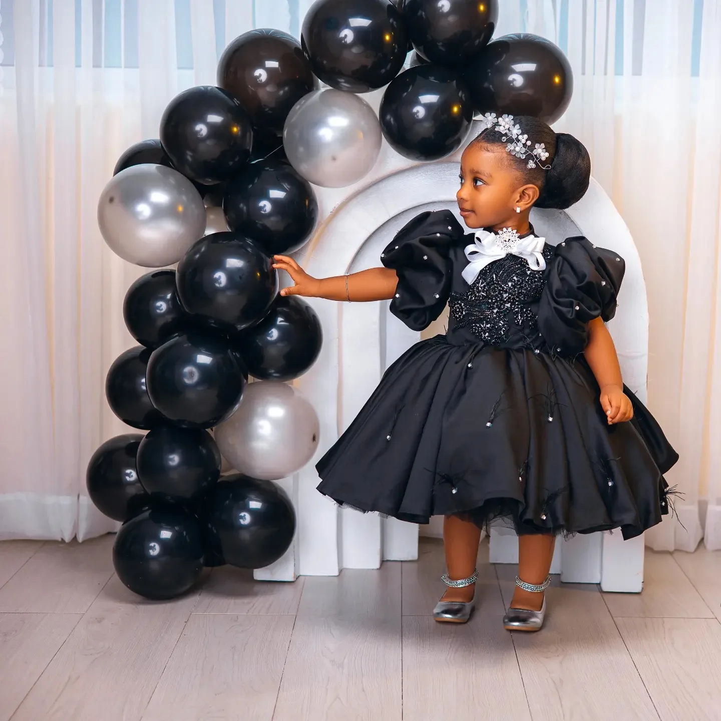 Vestidos Pretos para Meninas Floristas em Casamentos, Elegantes e com Aplicações, Comprimento até o Joelho, Vestidos para Aniversário e Primeira Comunhão