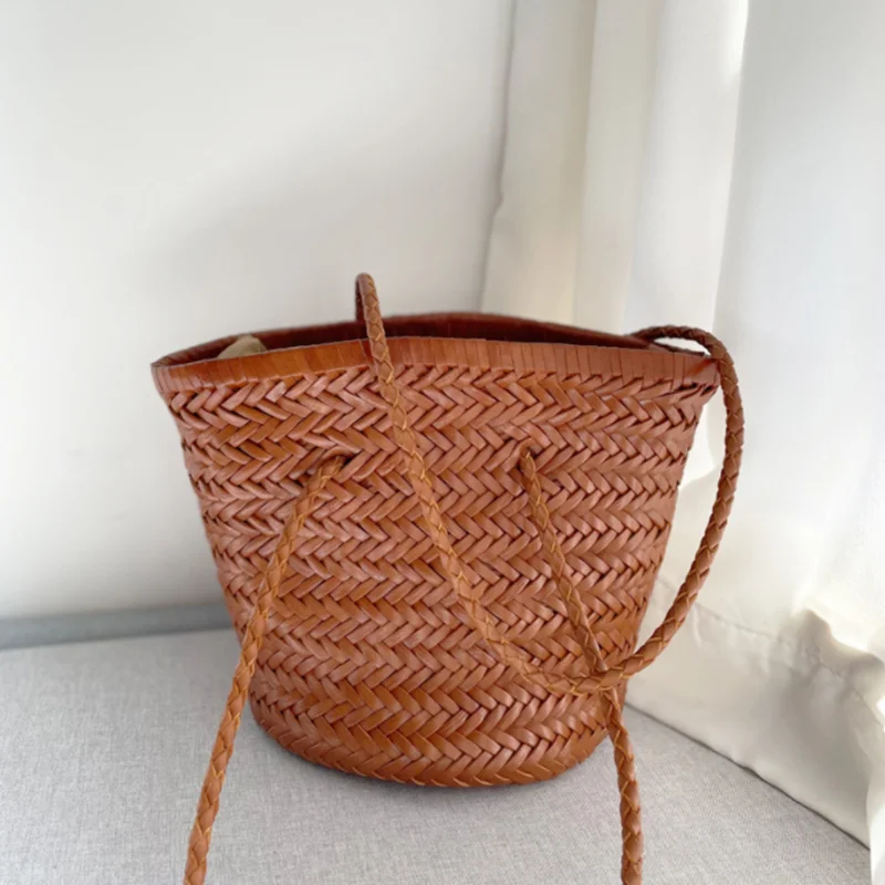 Cowhide hand-woven shoulder bag retro leather woven bucket bag Single shoulder vegetable basket bag female