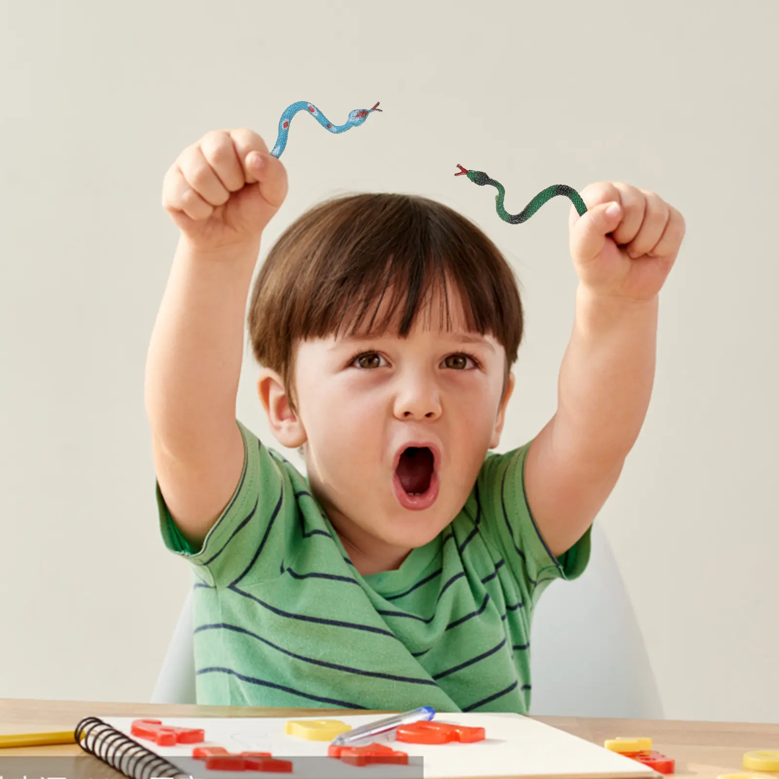 

36 шт. маленьких искусственных змей-имитаций, легкие пластиковые многоразовые реквизиты для розыгрышей на Хэллоуин и День дураков