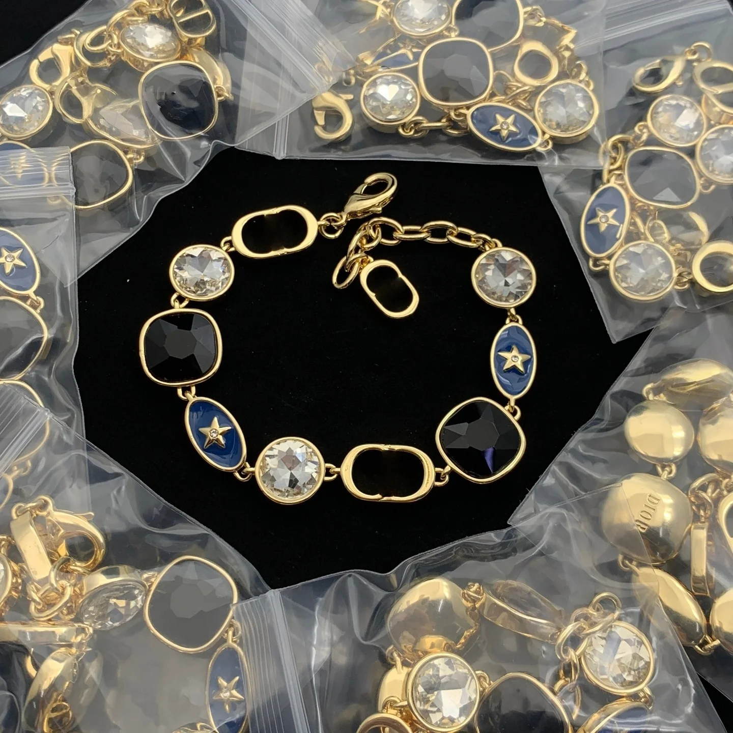 

2025 New Luxury Bracelet Exquisite Craft for Women Highlighting Sophisticated Style Perfect Holiday Jewelry Gift