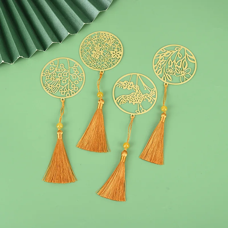 

1pcs Student Stationery Metal Bookmark Hollowed Plant Flower Grass Bookmark with Tassels Graduation Student Holiday Gifts