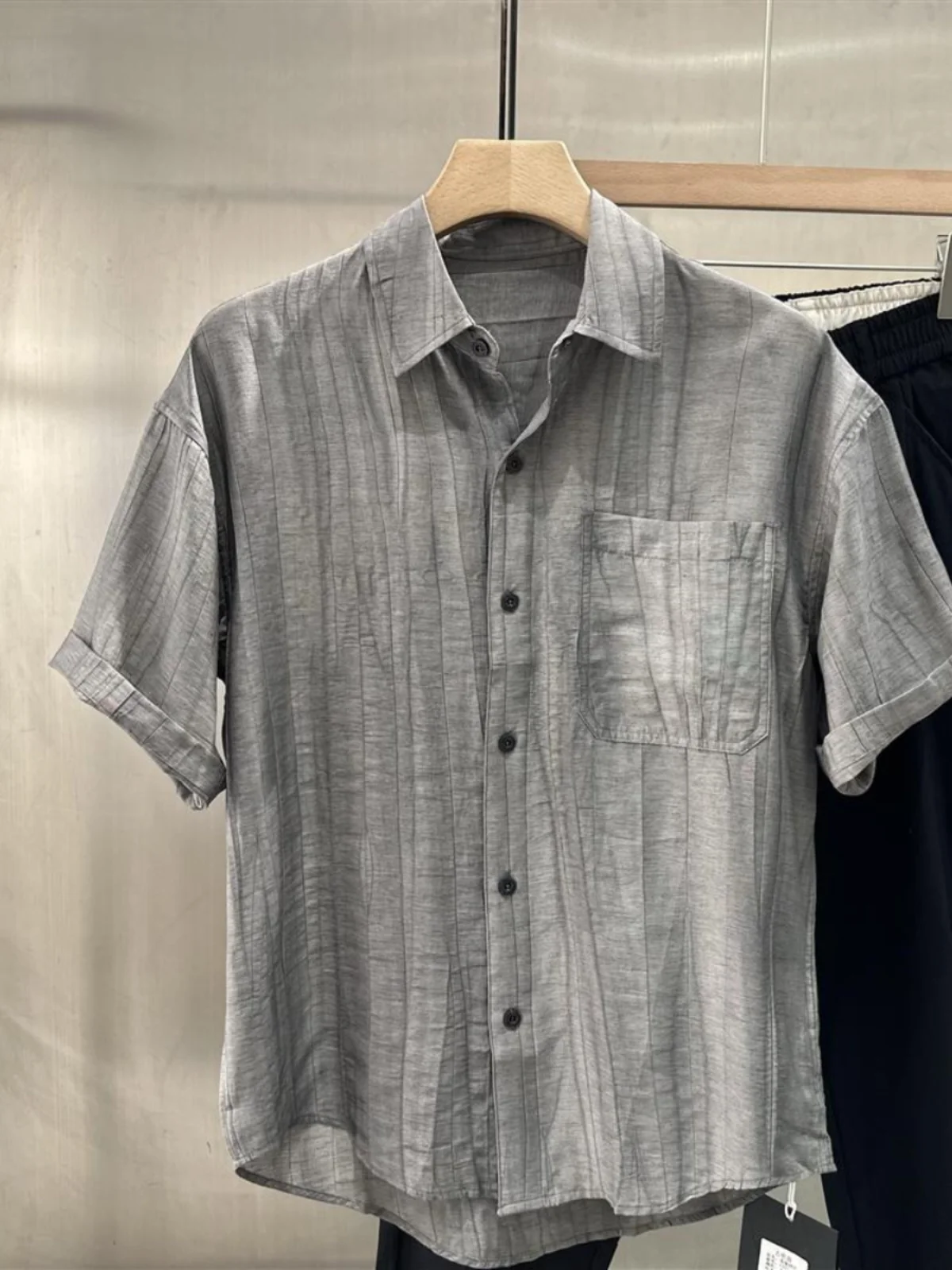 

Casual Summer Men's Shirt Personality Short Sleeve Flip-Collar Breathable Thin Design Versatile Top Youth Fashion Standard Fit