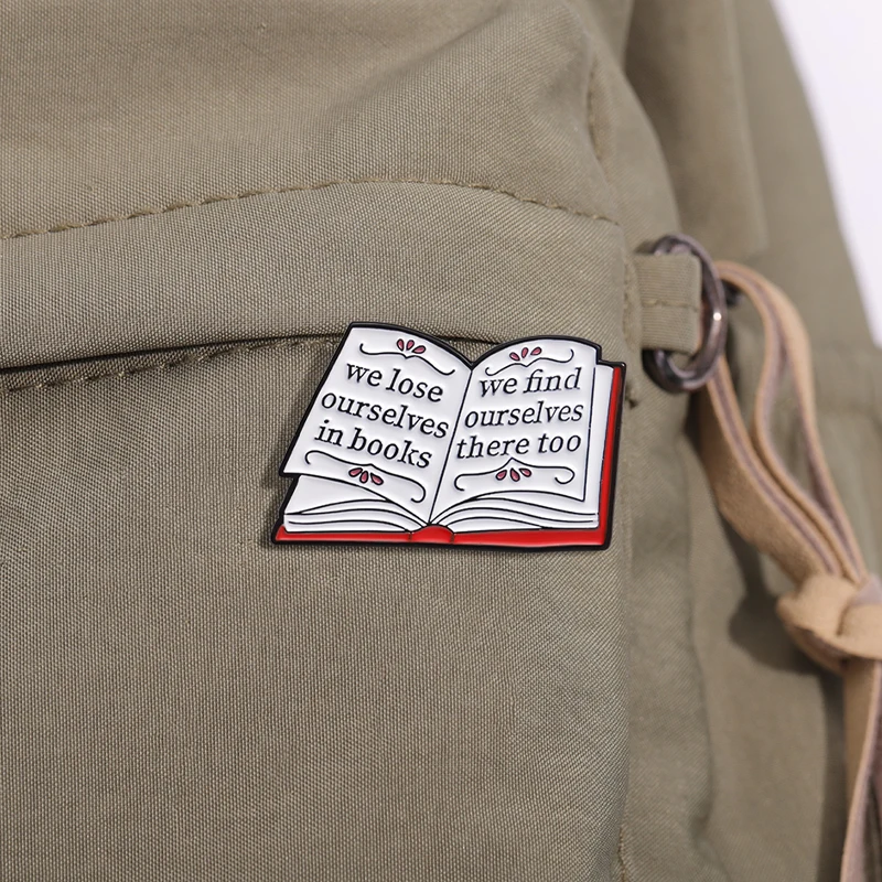 نحن نفقد أنفسنا في الكتب المينا دبوس مخصص نحن نجد أنفسنا هناك بروش شارة التلبيب القراءة عشاق الطالب الذي يذاكر كثيرا مجوهرات هدية #6