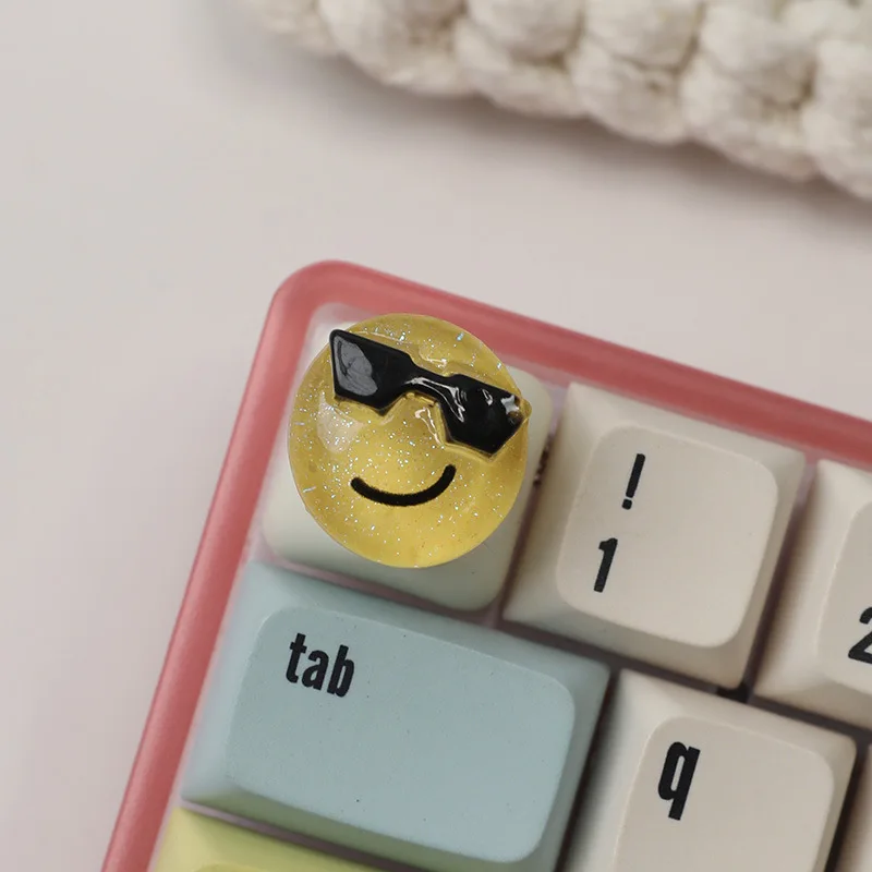 Personalized resin flashing smiley face soybean keycap cross shaft mechanical keyboard keycap single height keycap