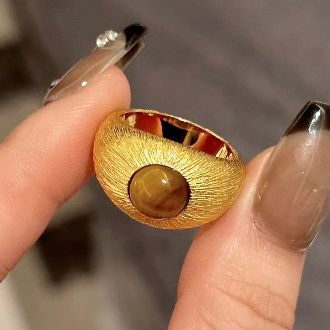 French Light Luxury Banquet Gold Color RetroTiger Eye Stone Brushed Pattern Ring Unique Design Jewelry Ring Accessories Gifts