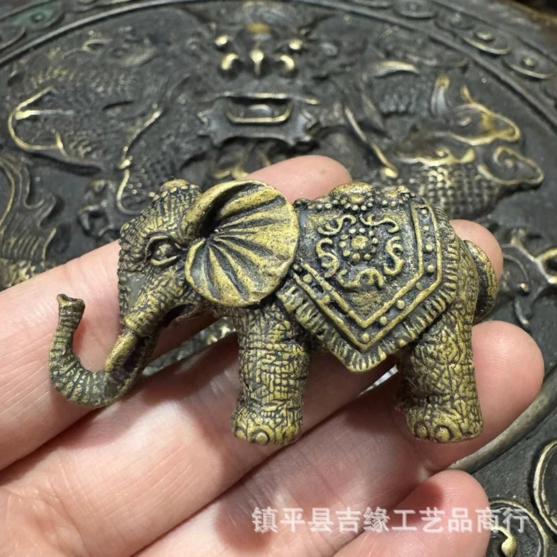 Copper elephant ornament, three-dimensional metal figurine for home decoration