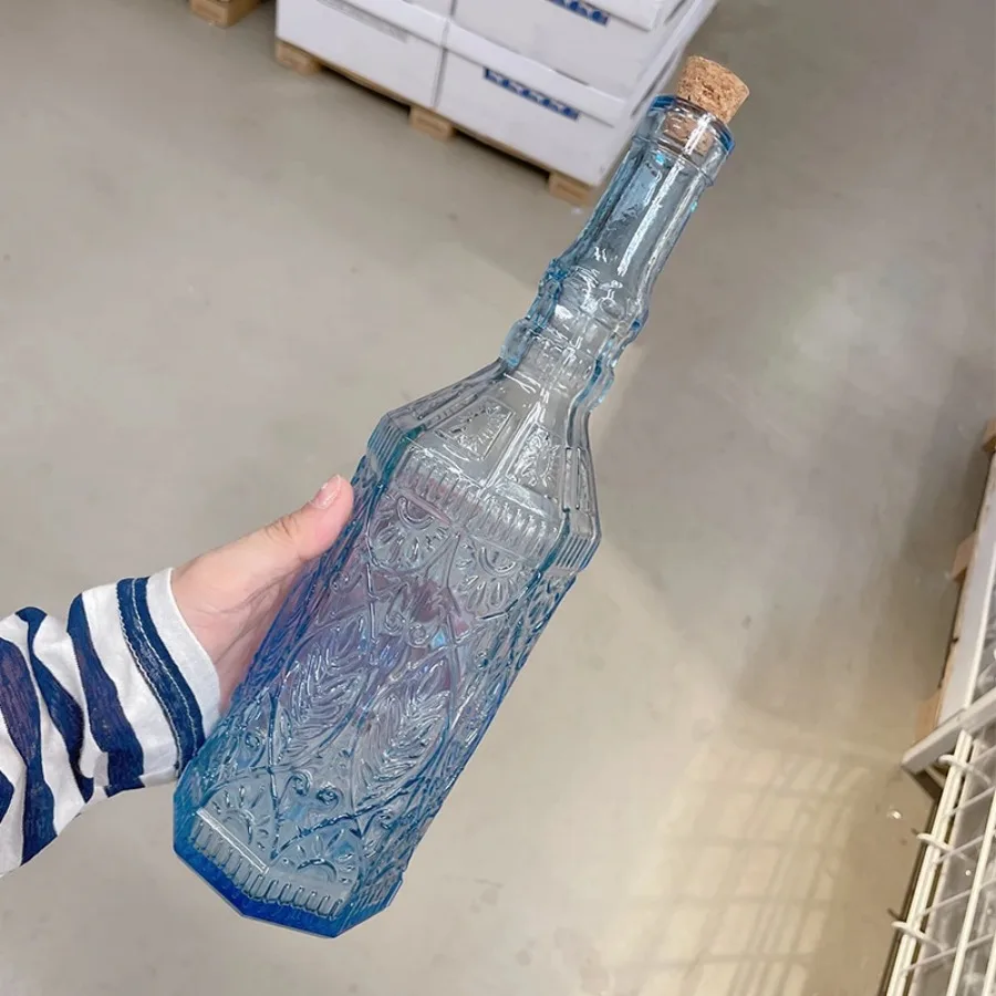 

700ml Large Capacity Blue Sealed Bottle Household Spanish Embossed Food Grade Glass Bottle Wooden Stopper Decanter Wine Bottle