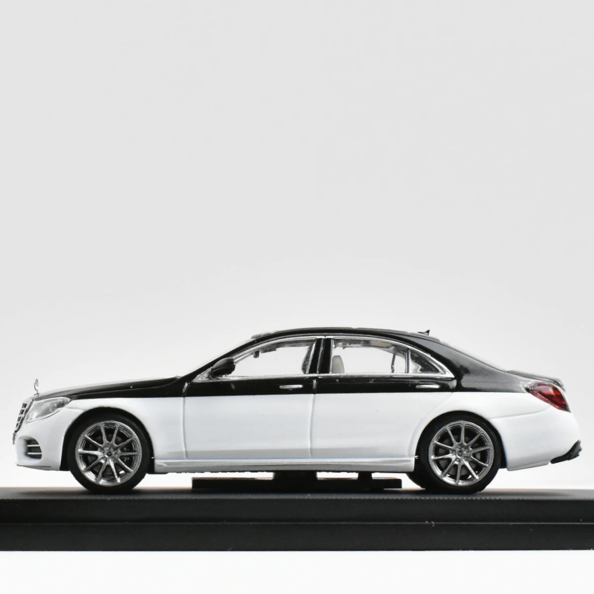 

Master 1:64 Display S450 S W222 Сувенирная литая под давлением модель автомобиля