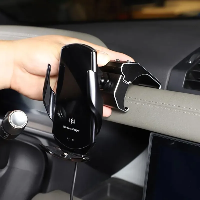 

For Land Rover Defender 90 110 130 2020-24 Black Car Air Vent Mobile Phone Holder Phone Holder Wireless Charger Car Accessories