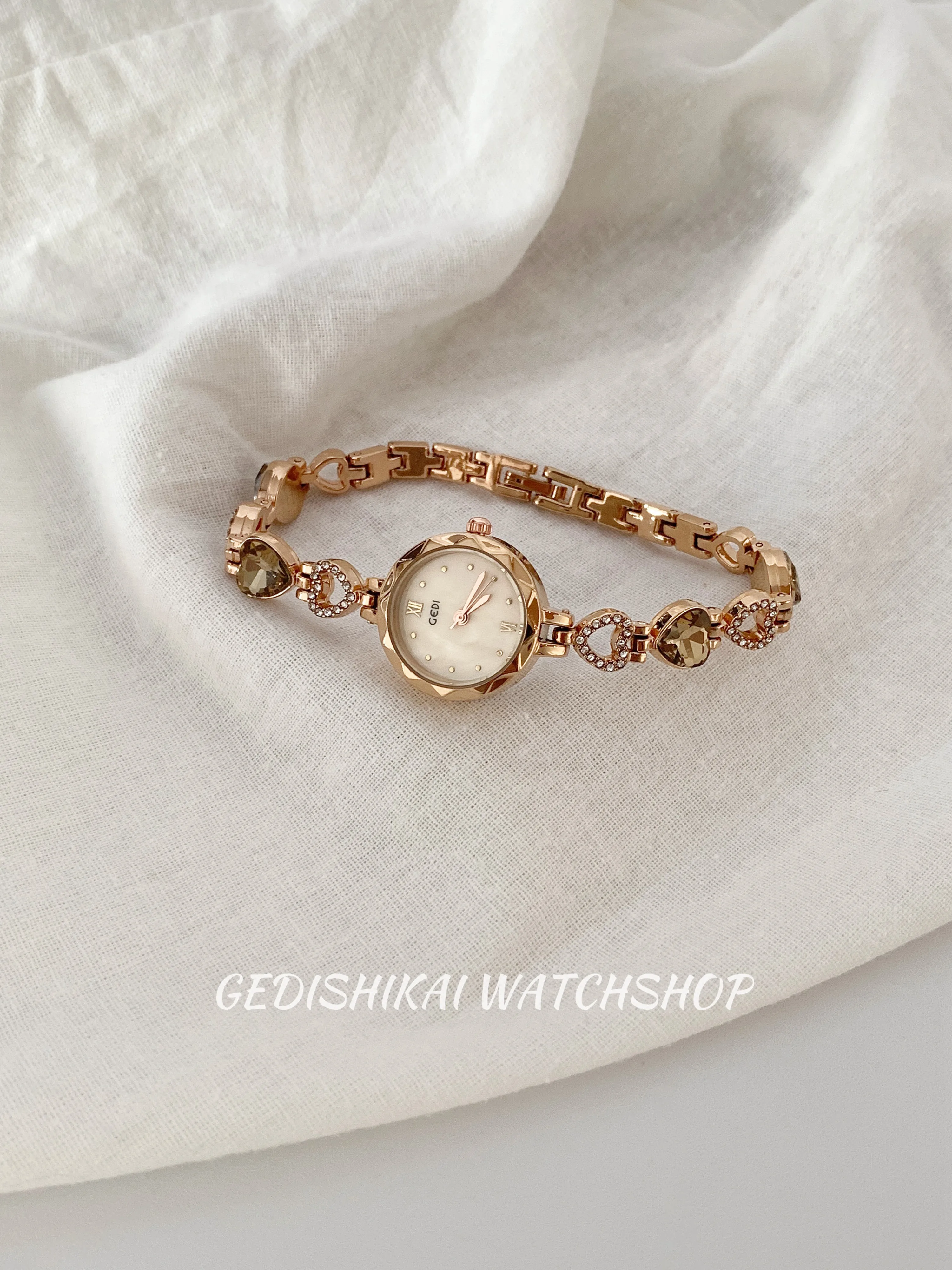 ساعات نسائية أنيقة ساعات نسائية فاخرة وفنية خفيفة بمزاج بسيط وملمس راقي موديلات جديدة 2025