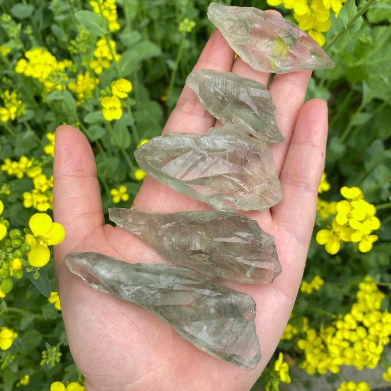 1pc30-70g Natural Green Crystal , Garden Stone, Fish Tank Stone, Home Office Decoration, DIY Good Idea, Unique Gift.