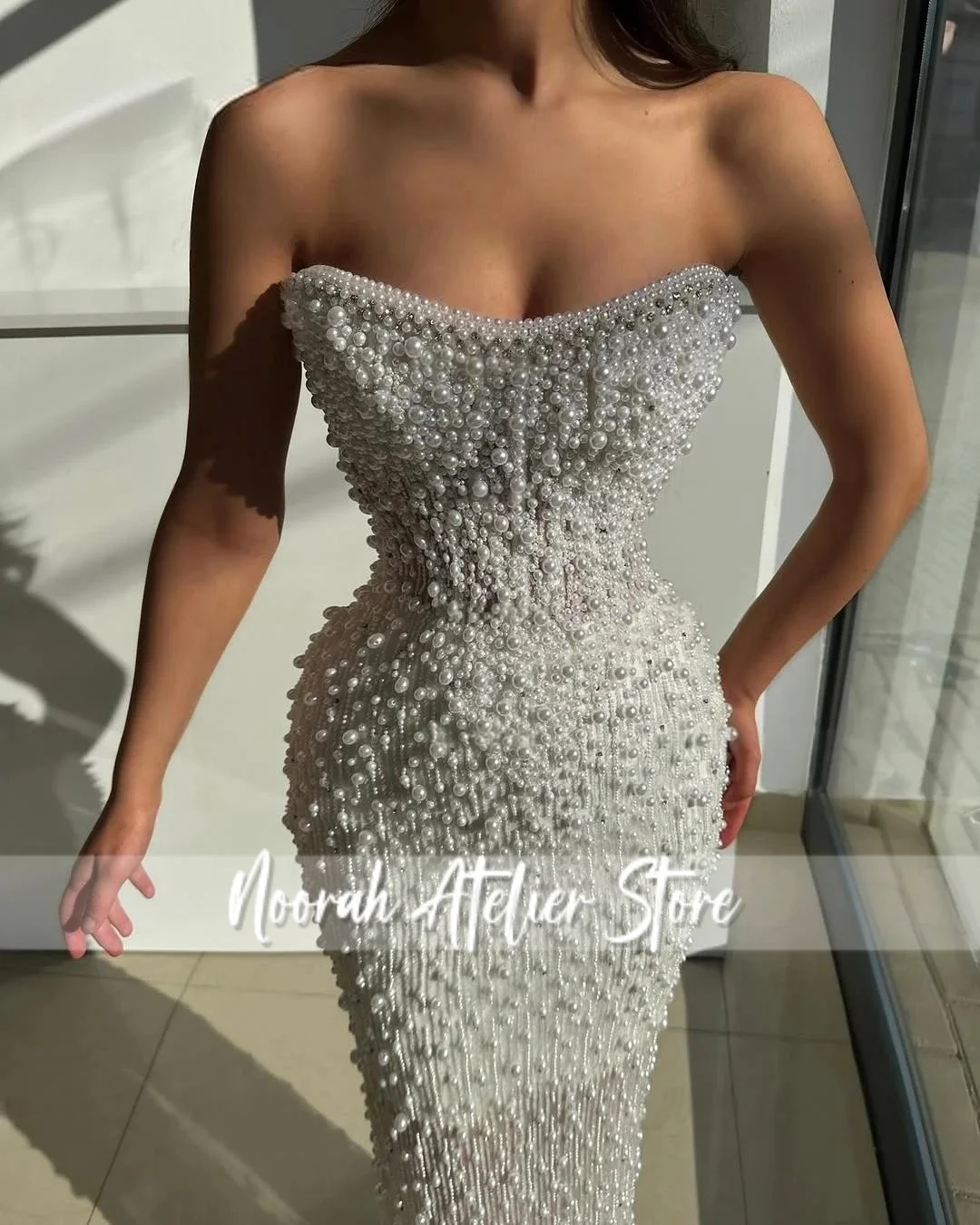 Abiti da sera da donna di lusso senza spalline con perle bianche 2025 Abito da sposa a sirena lungo fino al pavimento Arabia Saudita Lungo personalizzato