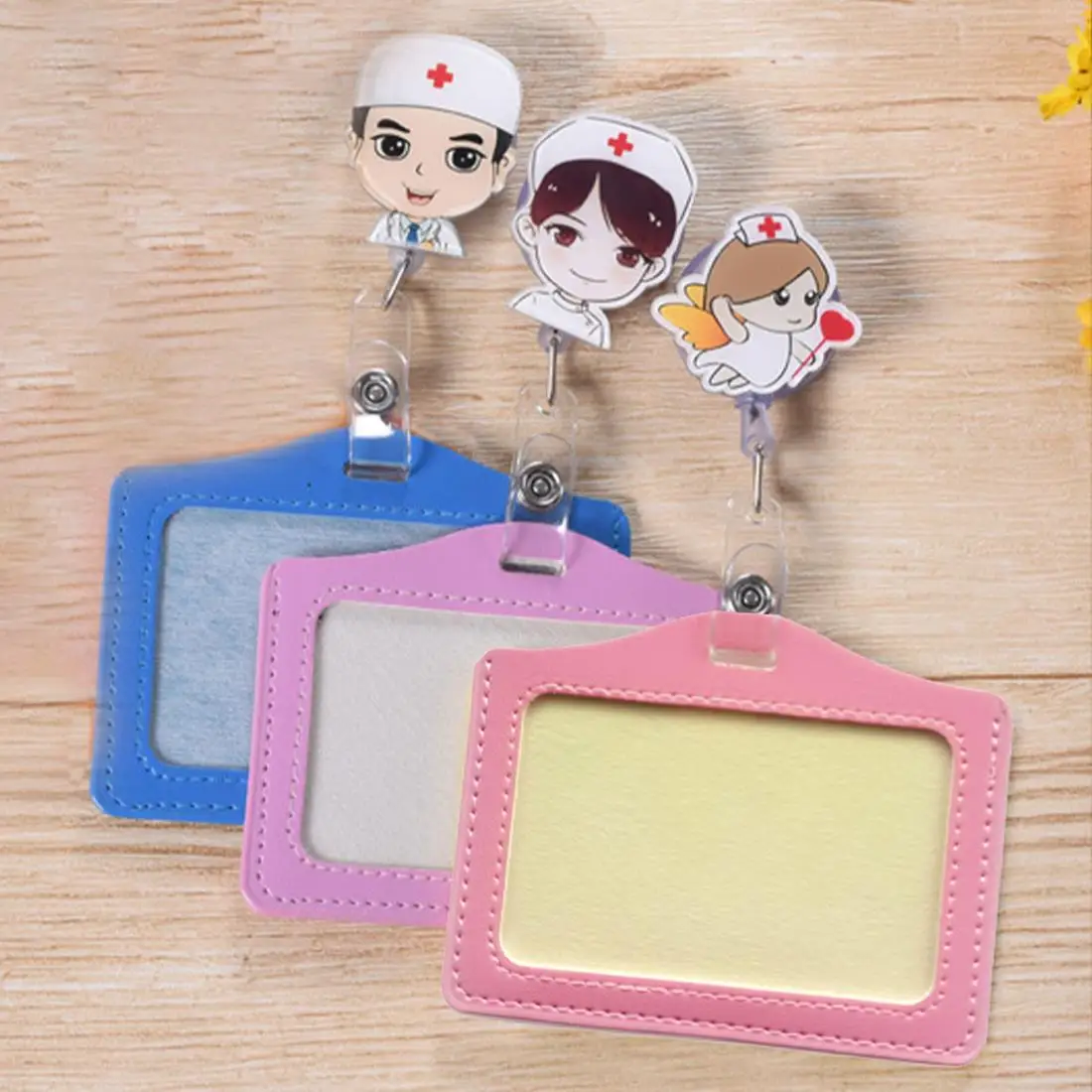 1 szt. Kreskówkowy identyfikator pielęgniarki, lekarza, szpitalny, wysuwany, z klipsem do ubrań, broszką, zawieszką, skórzany, PU, etui na identyfikator, wizytownik