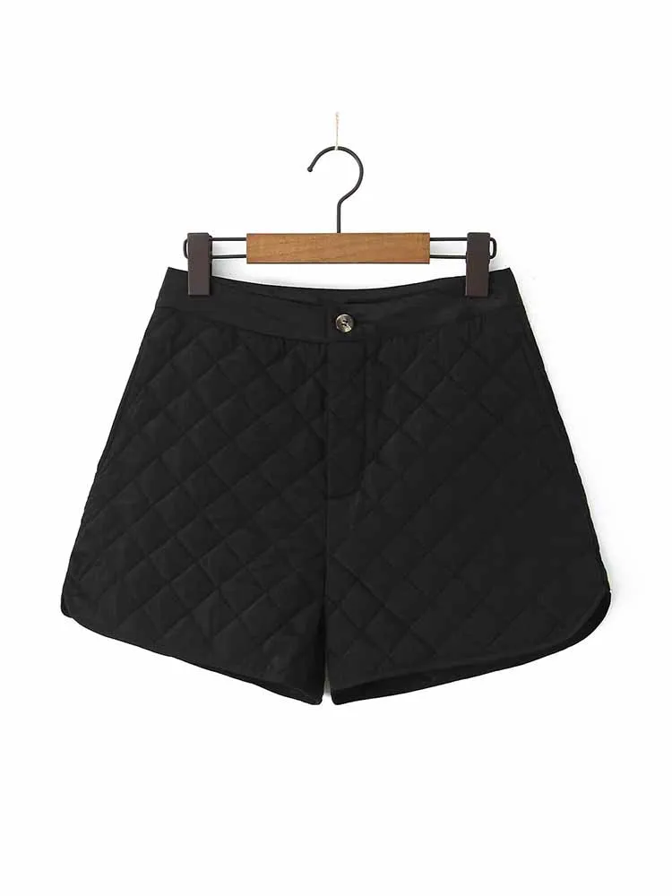 

TRAF2024 new women's European and American style fashionable and versatile casual button-decorated quilted cotton shorts