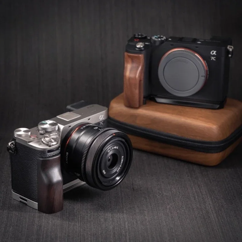 Suitable for Sony a7c2/a7c wood handle, good grip, wristband hole is convenient for upper tripod