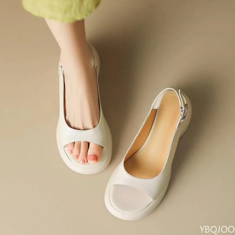 Sommermode Neue Sandalen mit Dicker Sohle für Damen, Höhenerhöhende Vielseitige Schwammkuchen-Sohle Strandschuhe, Kleine Damenschuhe