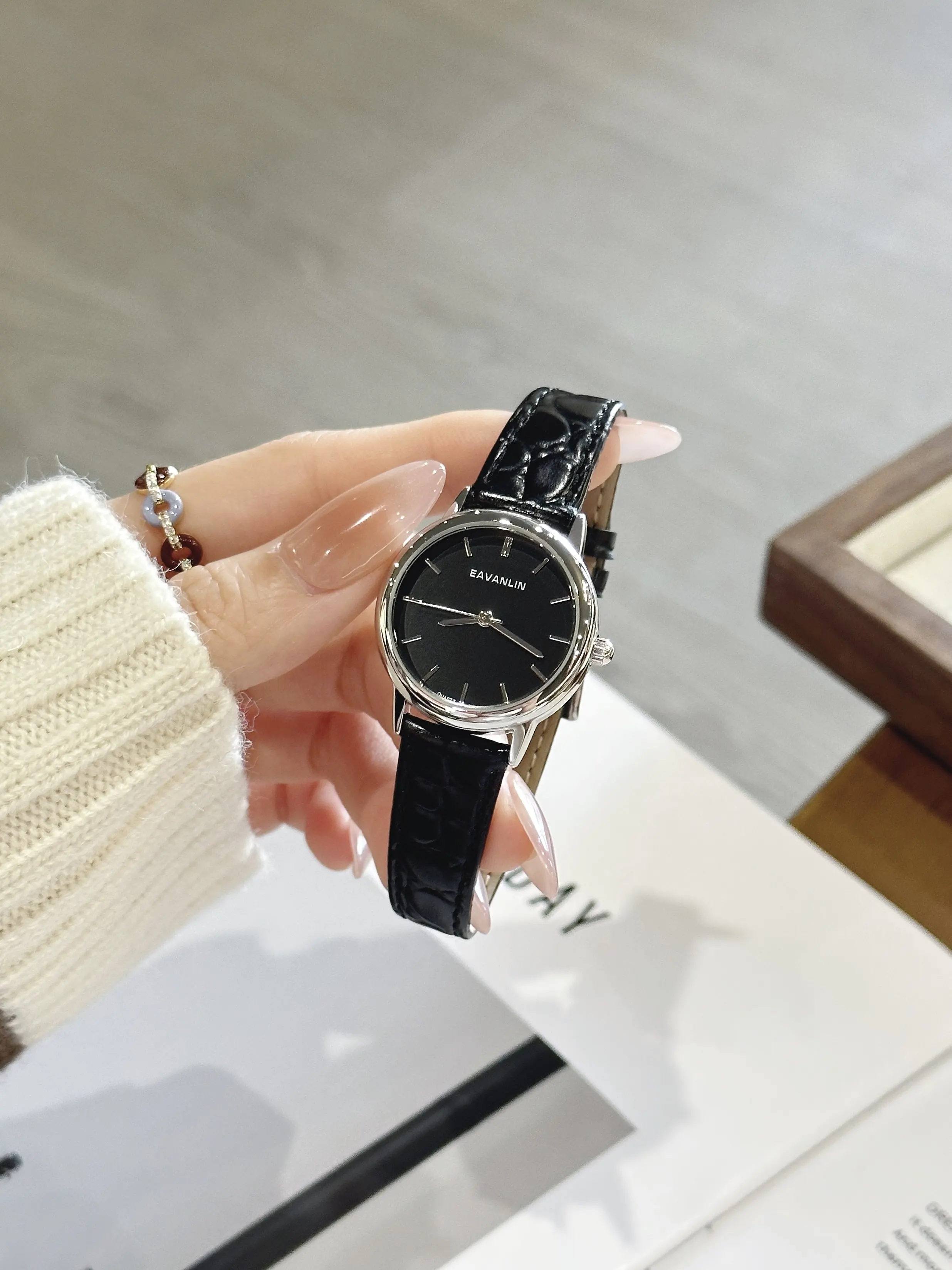 New Stylish Small Round Watch For Women, Women'S Leather Strap Quartz Watch, High-End Women'S Wristwatch, Women'S Watch