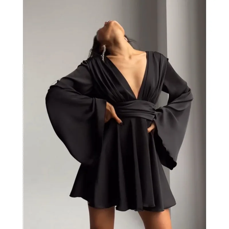 

European American fashion dresses Look slimmer Elegant temperament solid-colored short skirt with V-neck cinched waist low chest