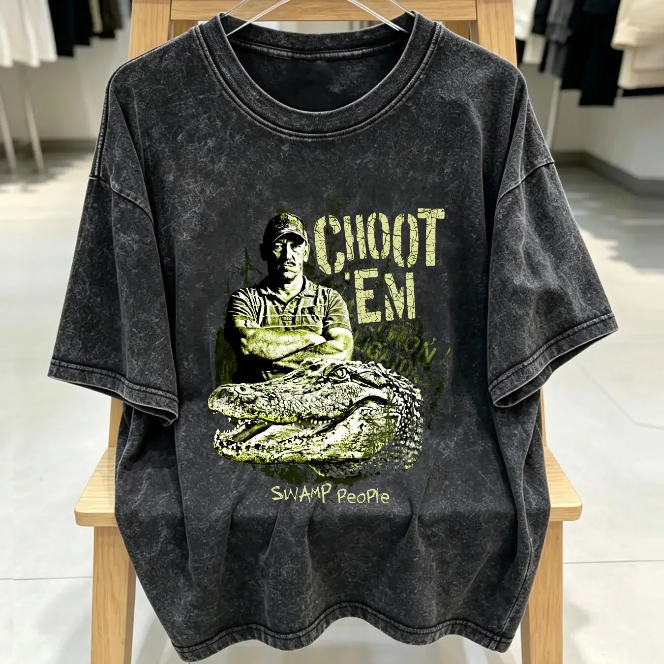 washed T Shirt Swamp People Choot Em Crocodile Alligator Hunting Large Green Reality TV long or short sleeves vintage Washed