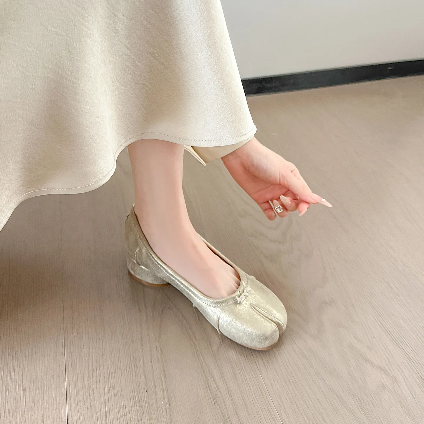 Size 35-43 Gold Tabi Shoes ninja 5cm heel Soft Bottom Loafers Microfiber Comfy Flats Brief Ladies Moccasins Tabi Ninja Shoes