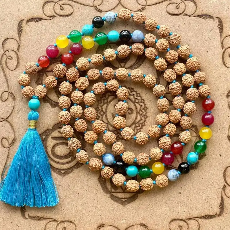 

Натуральное ожерелье-мала из рудракши на 108 бусин с 7 чакрами и синим кисточком, духовное украшение