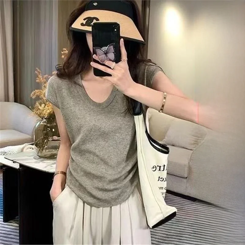 Elegant Vintage Knitted Top Women's V-neck Sleeveless Fashionable Korean Style Summer Shirt Small Size Bodycon T-shirt