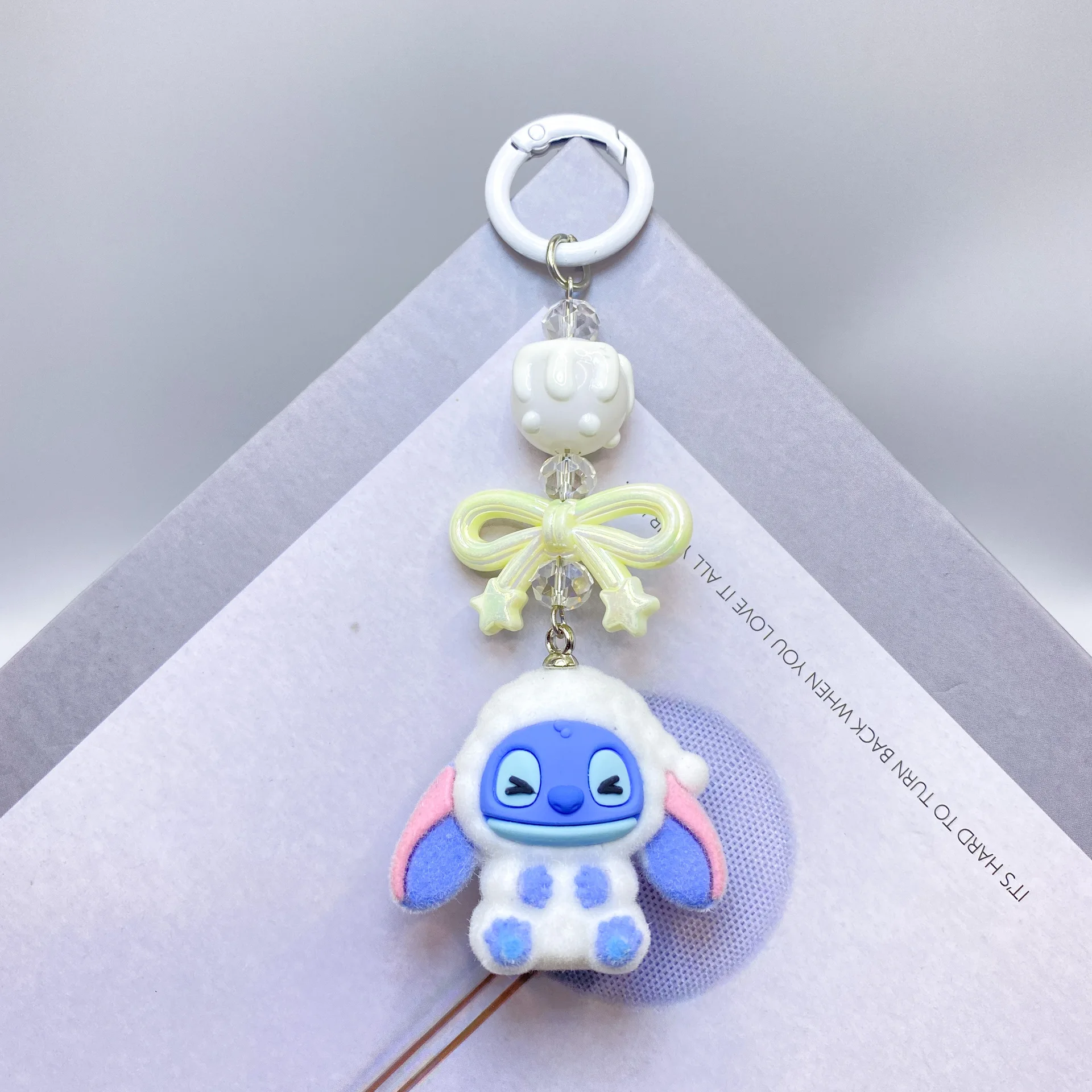 قلادة تمثال كرتونية مبتكرة لحقيبة ظهر الطلاب، وإكسسوار حقيبة الفتيات، وهدية لزملاء الدراسة وأفضل الأصدقاء في عيد الميلاد.