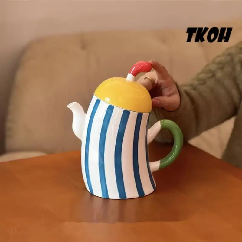 

TKOH-Akimbo Handle Beautiful Porcelain Pot Teapot With Tea Infuser Hole Cartoon Painting