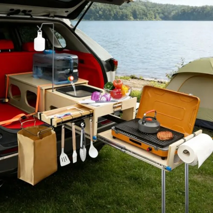 

Комплексная выдвижная кухонная система для кемпинга Overland Kitchen: ящик-кухня с раковиной, зоной для нарезки и приготовления пищи, складной столик для кемпинга с правой стороны
