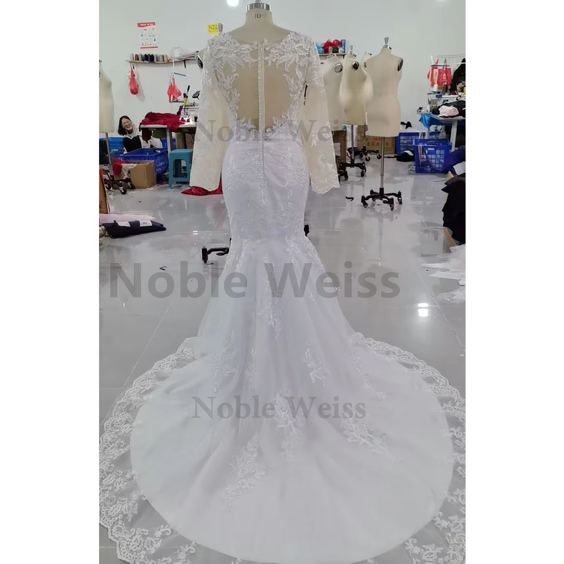 Elegant O-Neck Court Train Wedding Dress with Appliques for Bride