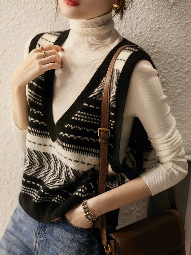 Black V-Neck Waistcoat Loose Women's Knitted Vest Pullover Printed Female Sweater Elegant Clothing Promotion for The Trip Sales