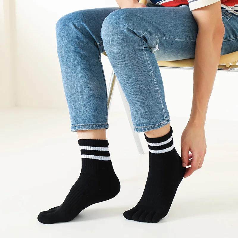 1 Pairs Man 5 Finger Socks Soft Cotton Black White Striped Fashion Simple Party Dress Tube Socks Husbands Fathers Sokken