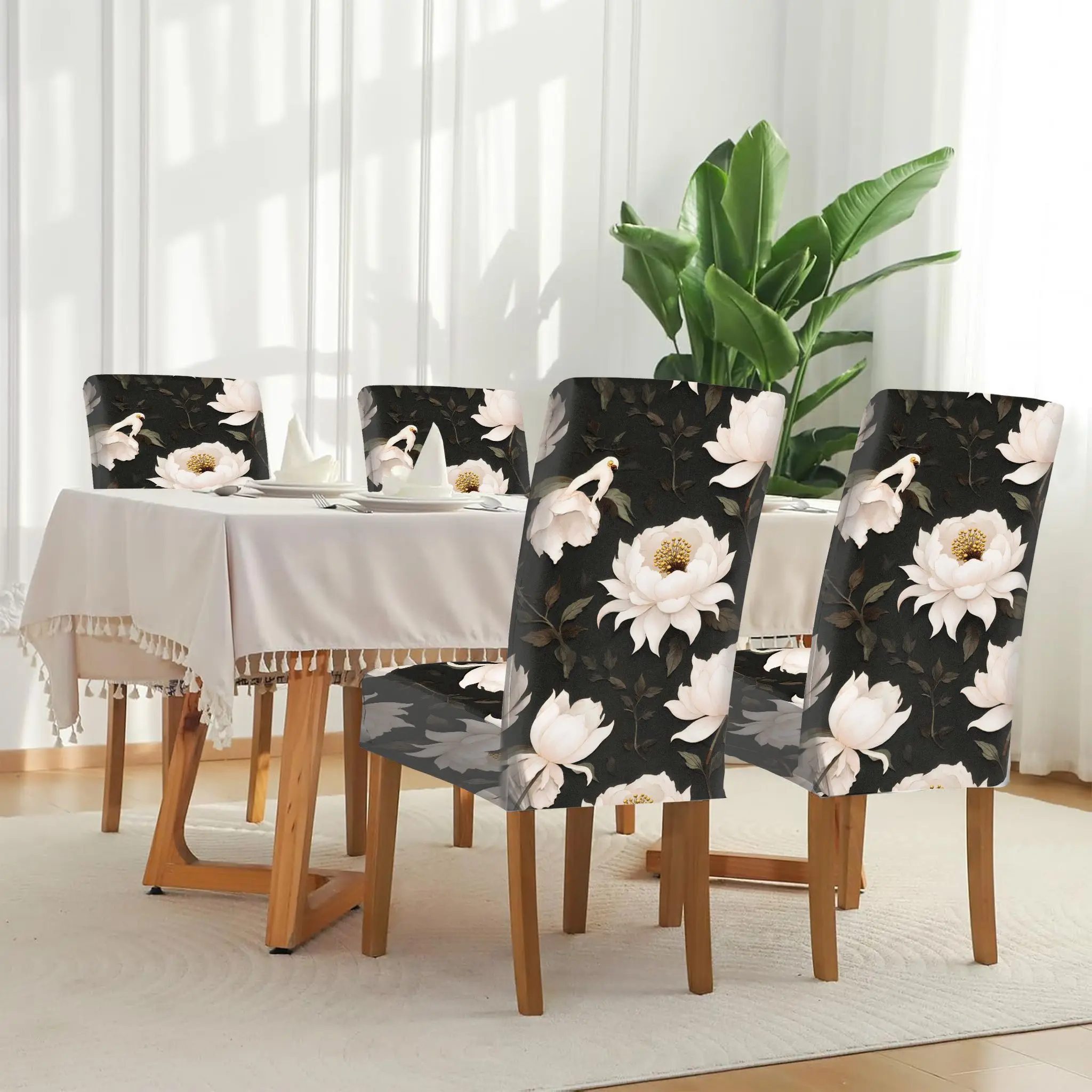 

Набор обеденных стульев с черным фоном, розовыми цветами и белыми птицами, подходит для декора ресторанов, кухонь, отелей и банкетов.