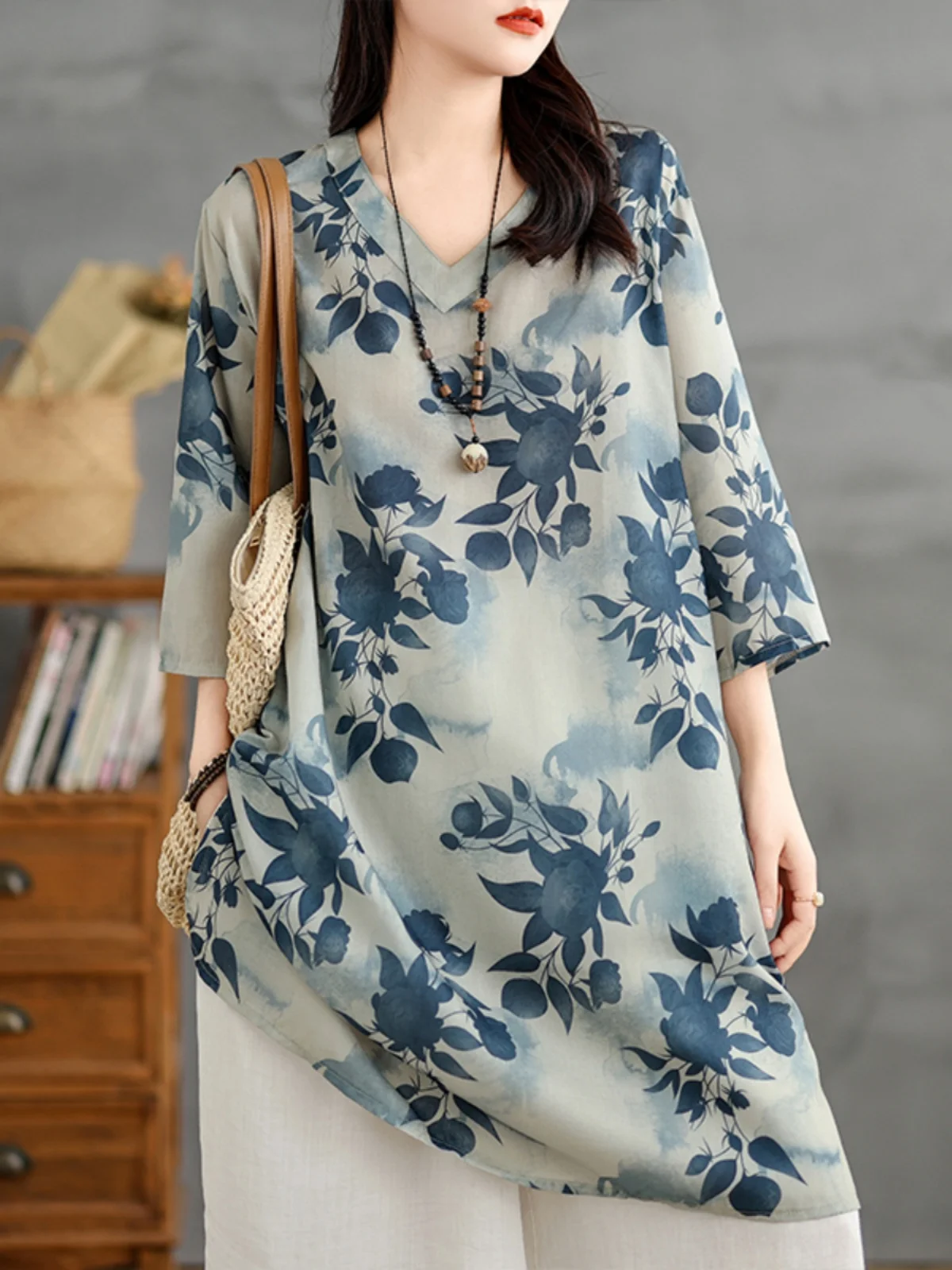 Luźna koszula damska z bawełny i lnu na lato, z dekoltem w serek, średniej długości, z nadrukiem, w stylu vintage, idealna do pracy.