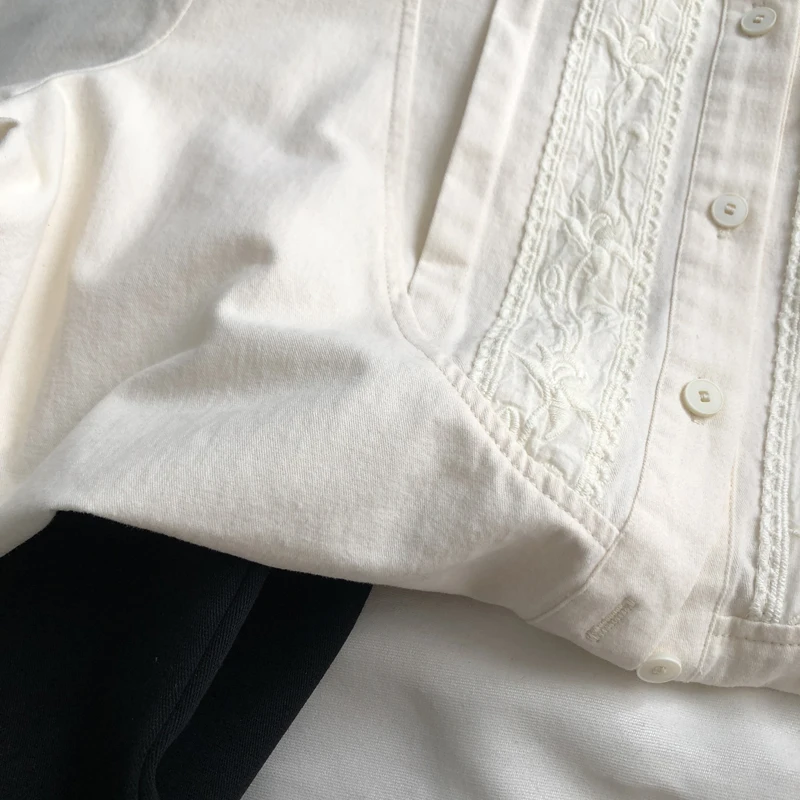 خمر القطن الأزهار التطريز تكدرت طوق فضفاضة تناسب طويلة نفخة الأكمام قميص ريترو شيك الربيع بلوزة أنيقة أعلى N628