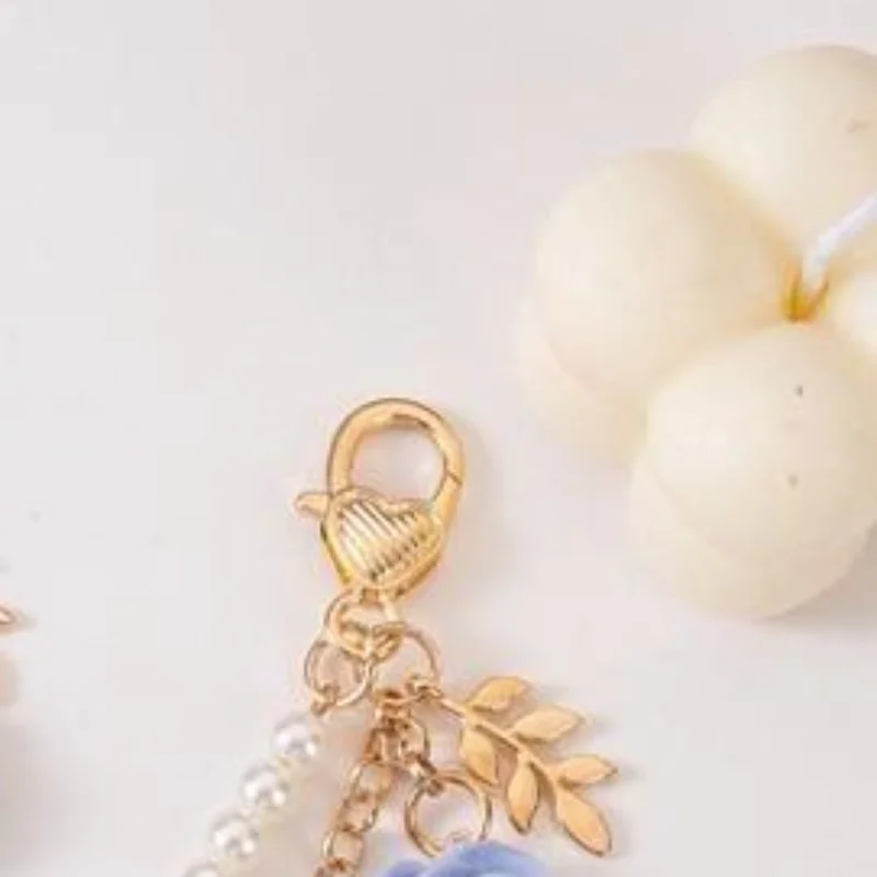 Pearl Decor 3D Resin Rose Camellia Key Chain Alloy Pendant Keyring Durable Anti-Lost Accessory for Women Daily Commute