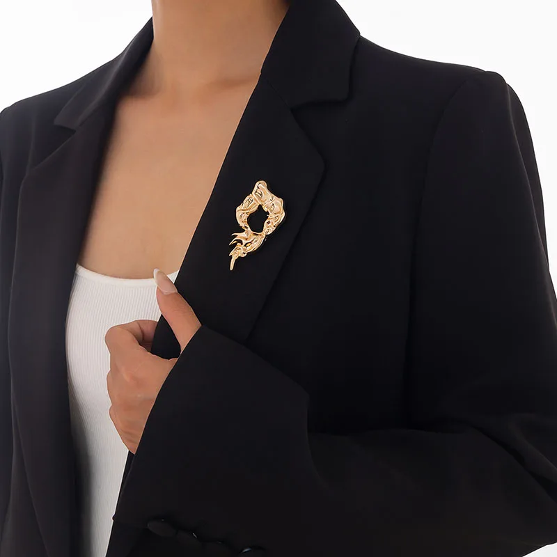 Vintage Metal Glossy Gold Silver Color Brooch for Women Exquisite Unique Fashion Suit Pins Party Jewelry Gifts