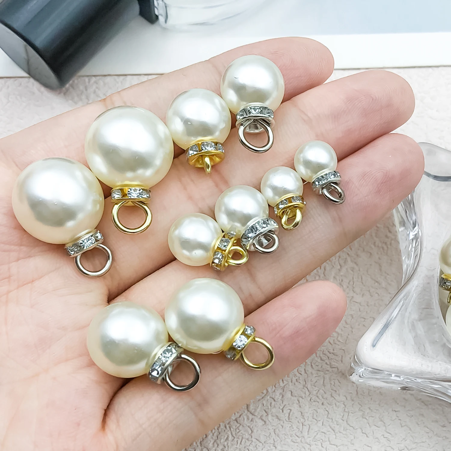 10/30pcs Exquisite Pearl Pendant Set – Diamond-Cut Metal Loo