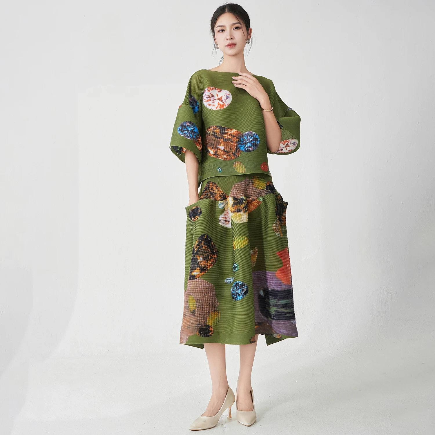 

Fast and Fabulous Women's Elegant Set Stretch Loose Top and Skirt Set Designer Plus Size Pleated Print Two-Piece Set Polyester